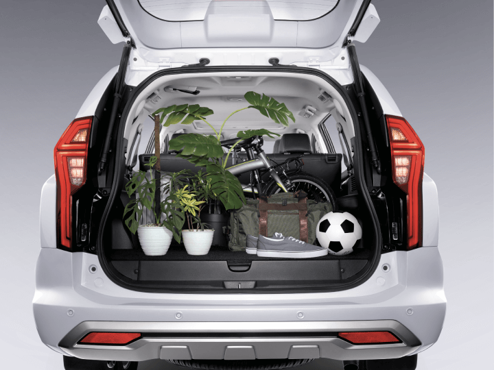 1612934581-1612854704-pajero-spacious-baggage-dakar-ultimate-4x4pngpng.png